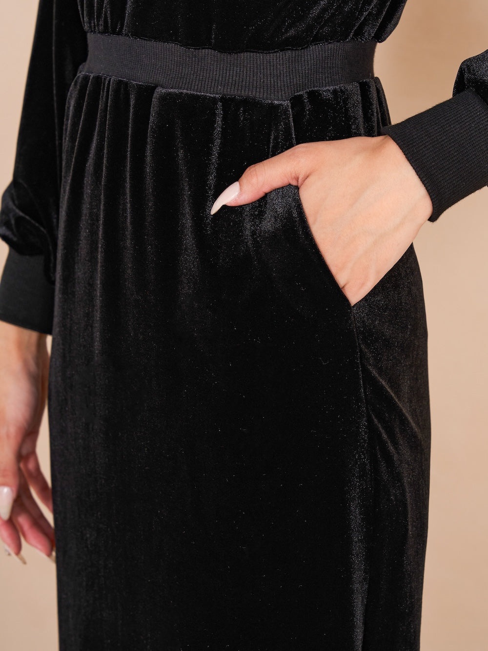 モデル：163cm（着用サイズ：FREE　着用カラー：BLK）