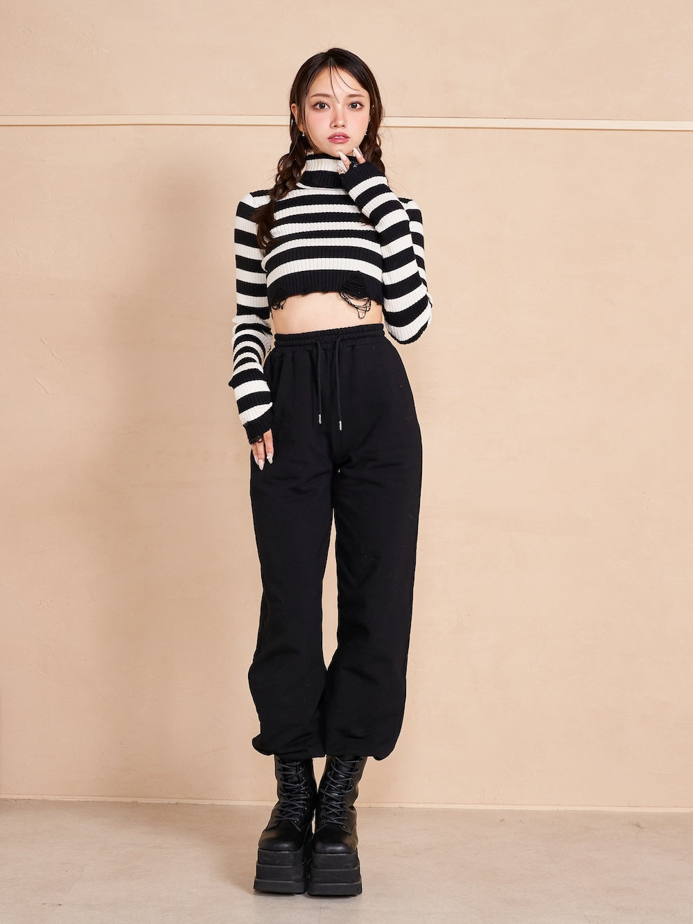 モデル：163cm（着用サイズ：FREE　着用カラー：BLK）