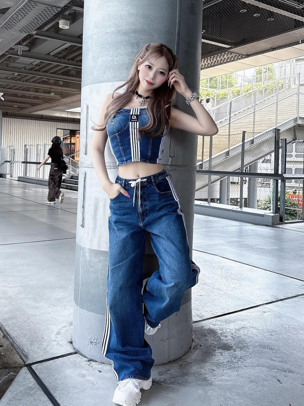 モデル：161cm（着用サイズ：M　着用カラー：BLU）