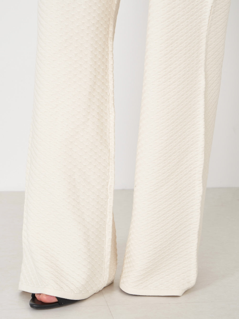 モデル：158cm（着用サイズ：FREE　着用カラー：IVO）