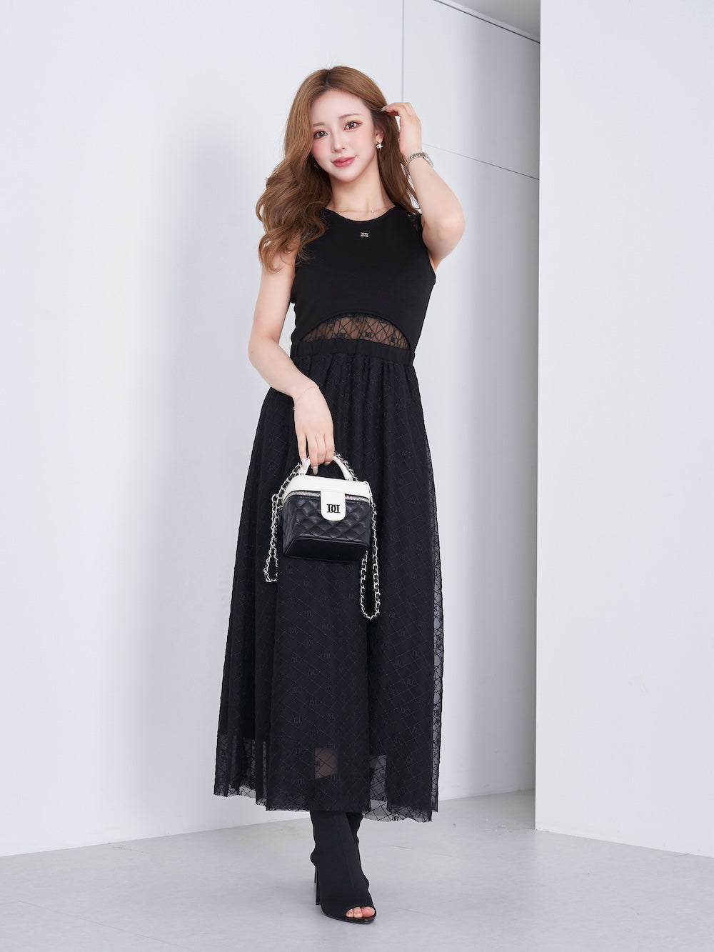 モデル：158cm（着用サイズ：FREE　着用カラー：BLK）