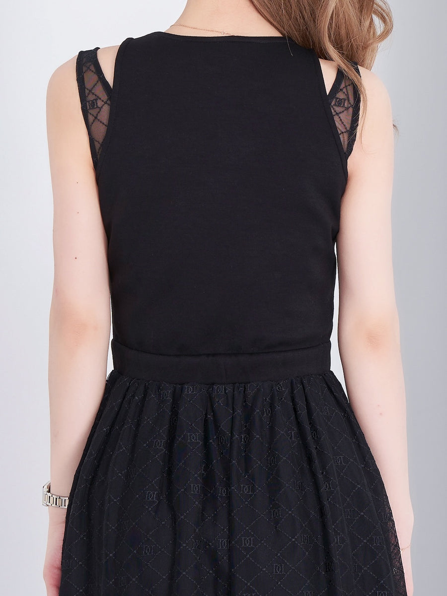 モデル：158cm（着用サイズ：FREE　着用カラー：BLK）