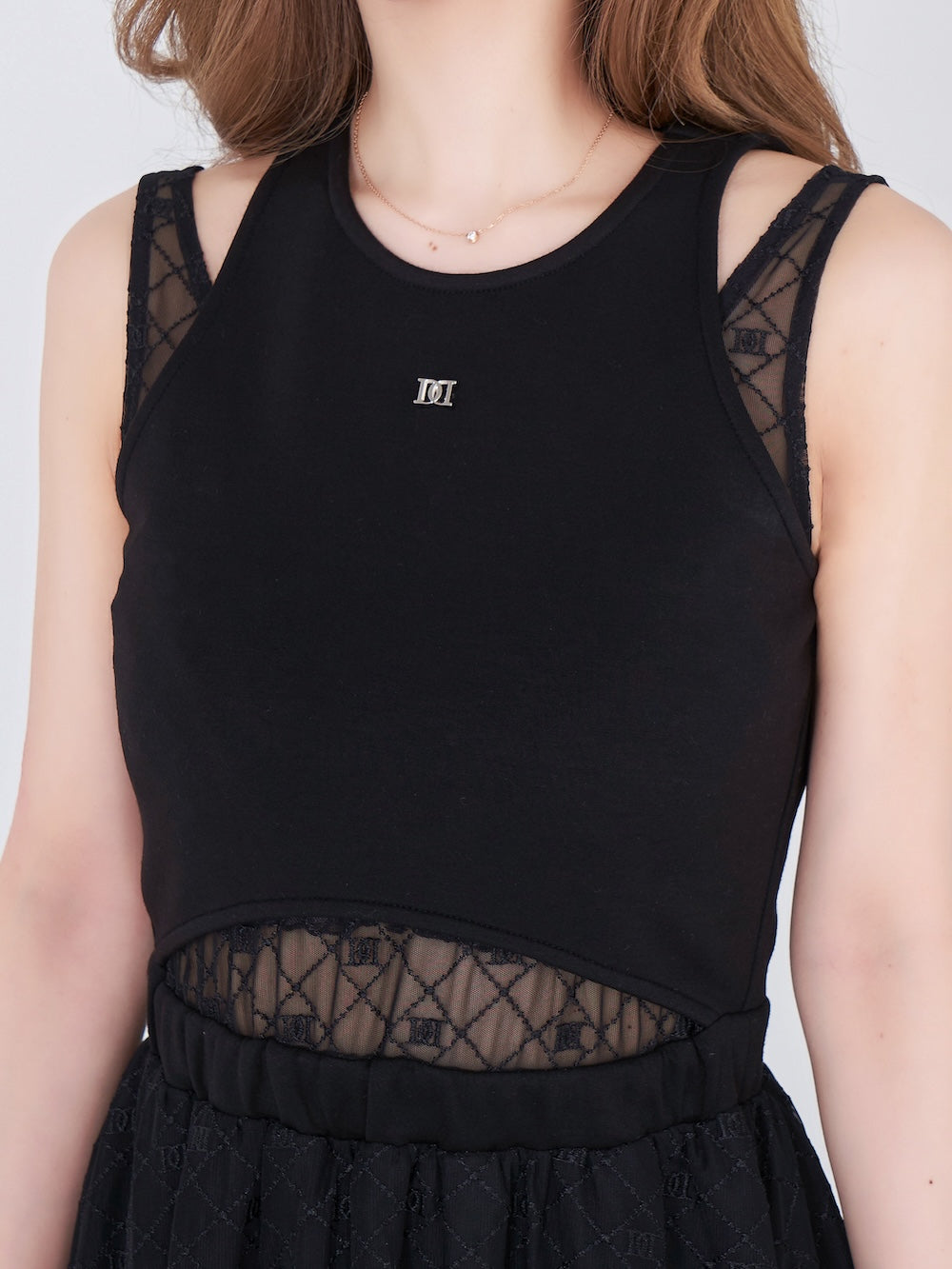 モデル：158cm（着用サイズ：FREE　着用カラー：BLK）