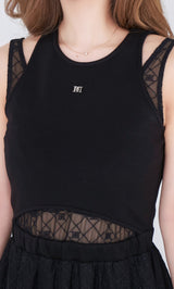 モデル：158cm（着用サイズ：FREE　着用カラー：BLK）