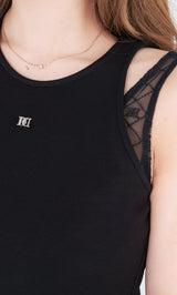 モデル：158cm（着用サイズ：FREE　着用カラー：BLK）