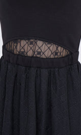 モデル：158cm（着用サイズ：FREE　着用カラー：BLK）