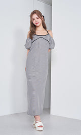 モデル：158cm（着用サイズ：FREE　着用カラー：BLK）