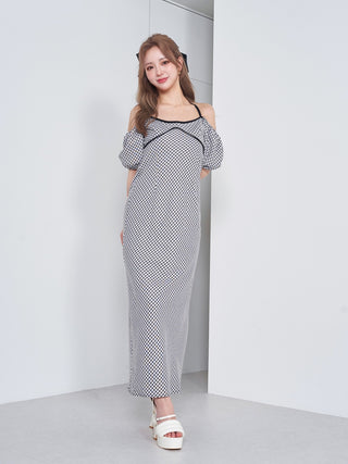 モデル：158cm（着用サイズ：FREE　着用カラー：BLK）