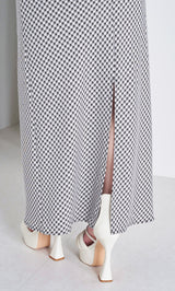 モデル：158cm（着用サイズ：FREE　着用カラー：BLK）