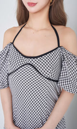 モデル：158cm（着用サイズ：FREE　着用カラー：BLK）