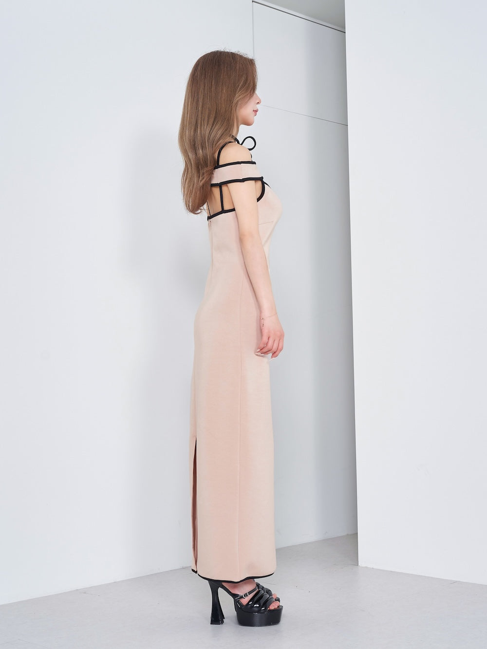 モデル：158cm（着用サイズ：FREE　着用カラー：BEG）