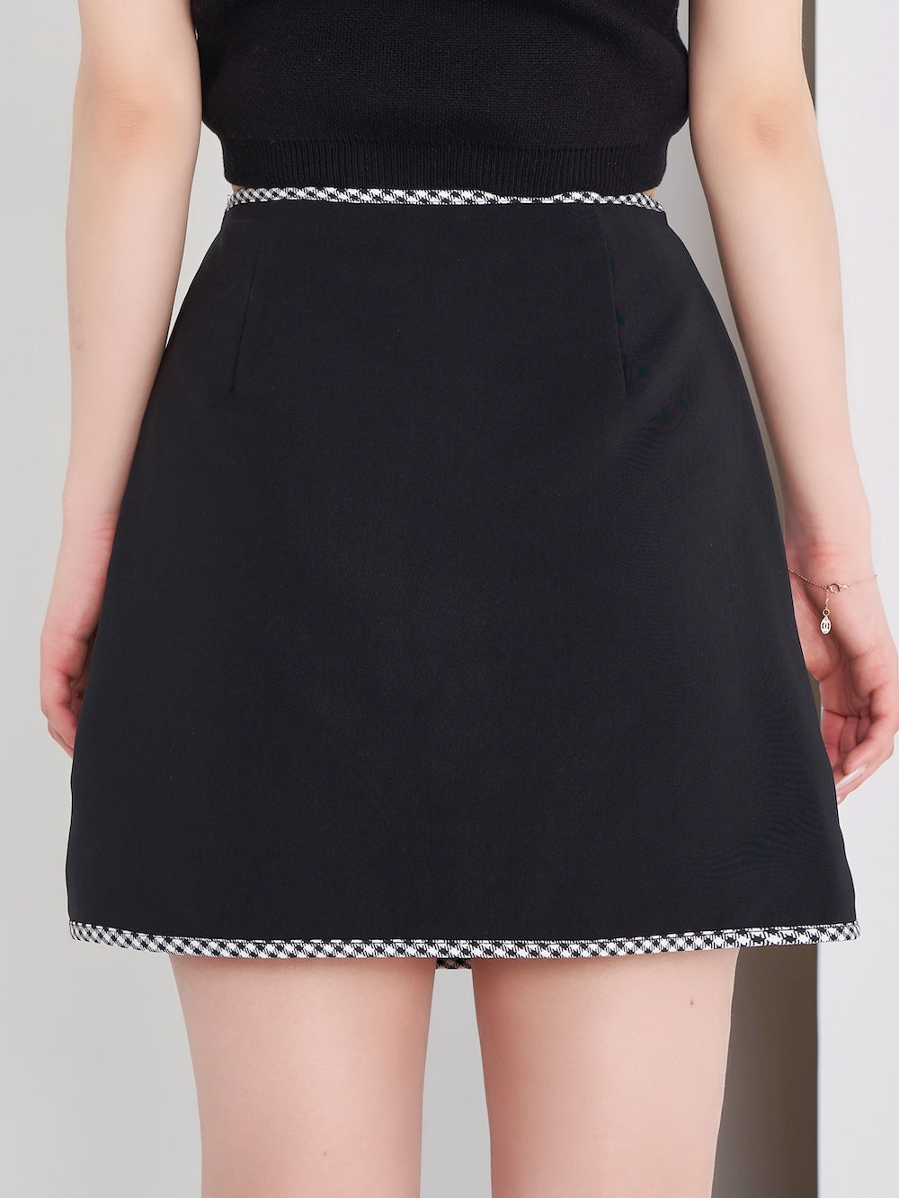 モデル：158cm（着用サイズ：S　着用カラー：BLK）