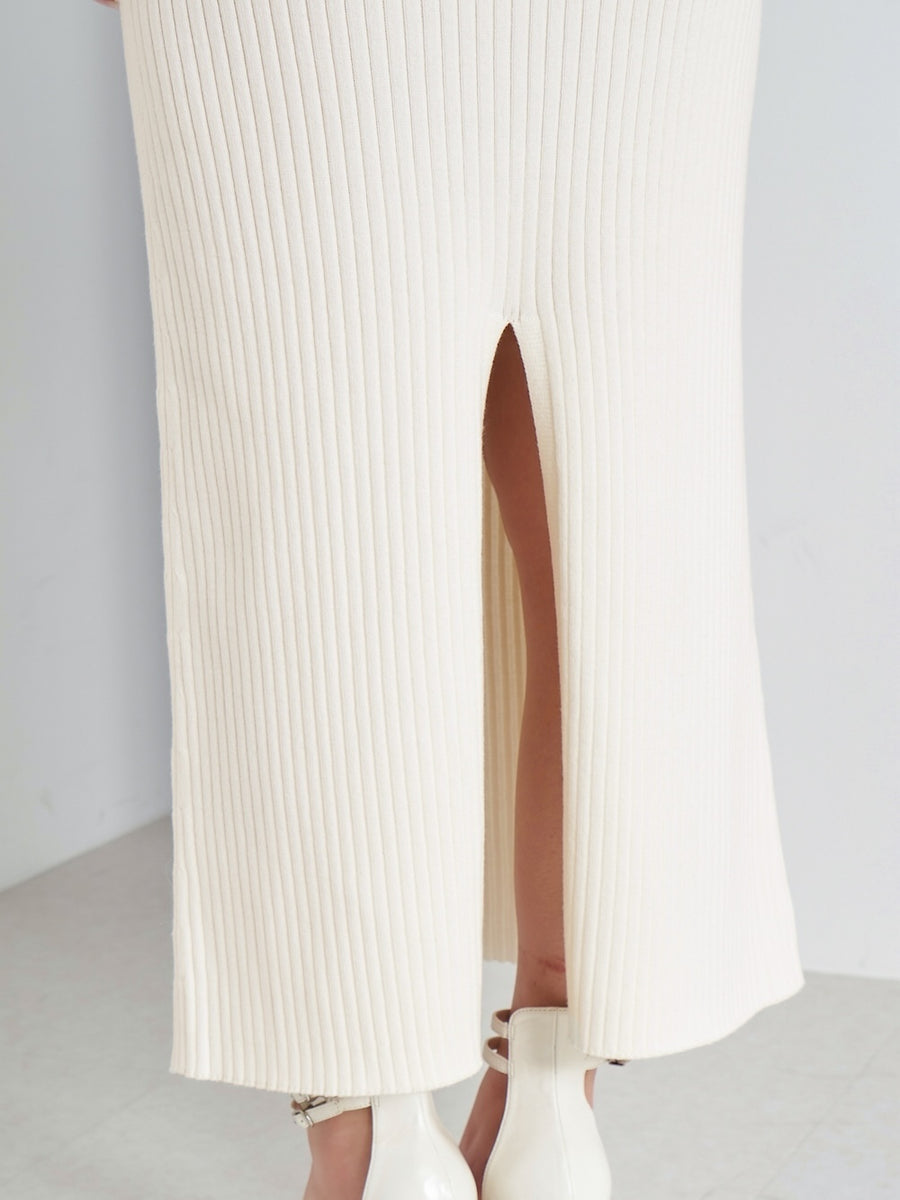 モデル：158cm（着用サイズ：FREE　着用カラー：IVO）