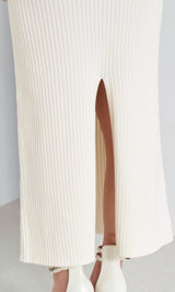 モデル：158cm（着用サイズ：FREE　着用カラー：IVO）