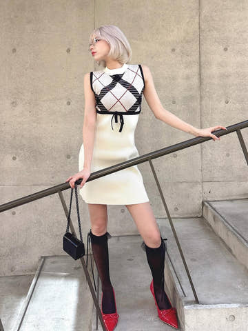 モデル：155cm（着用サイズ：FREE　着用カラー：IVO）