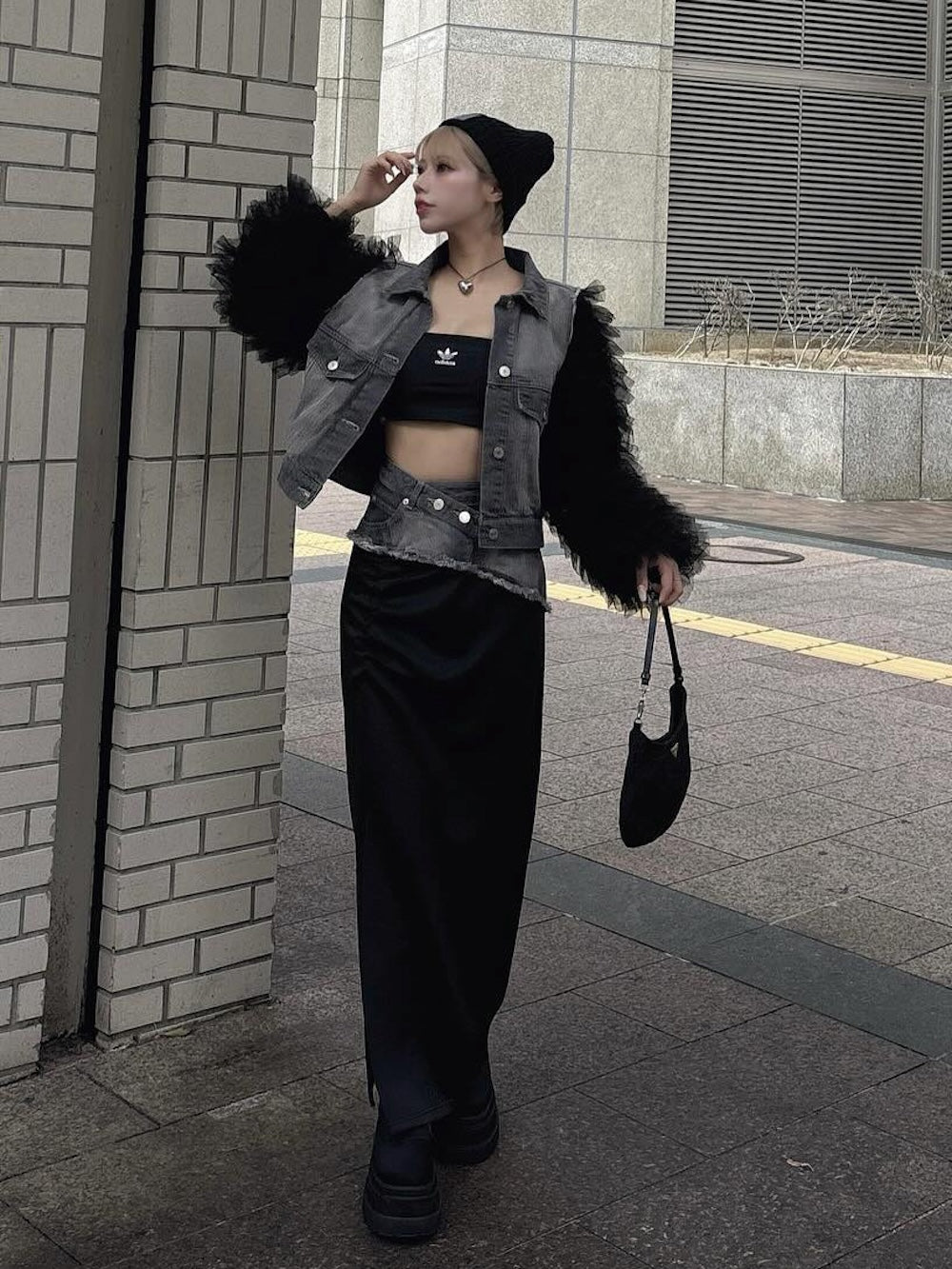 モデル：155cm（着用サイズ：FREE　着用カラー：BLK）