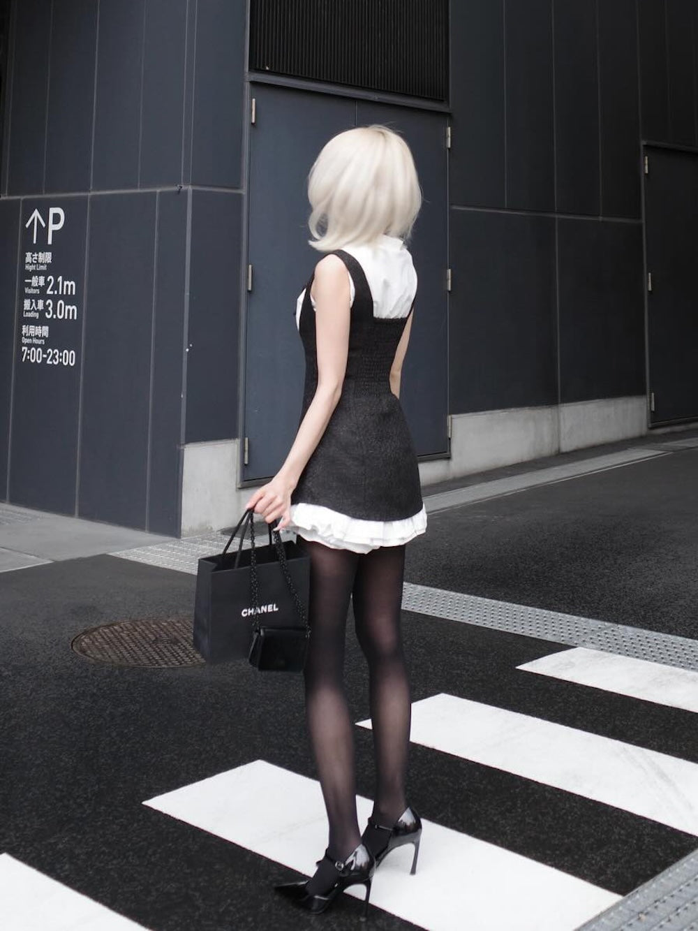 モデル：155cm（着用サイズ：FREE　着用カラー：BLK）