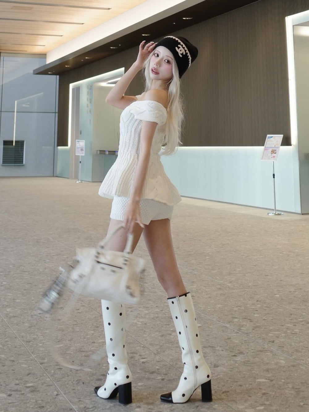 モデル：155cm（着用サイズ：FREE　着用カラー：WHT）