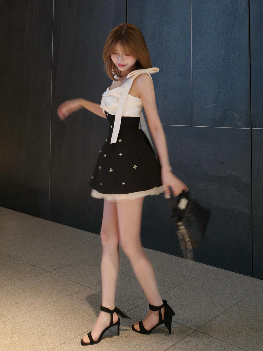 モデル：155cm（着用サイズ：FREE　着用カラー：BLK）