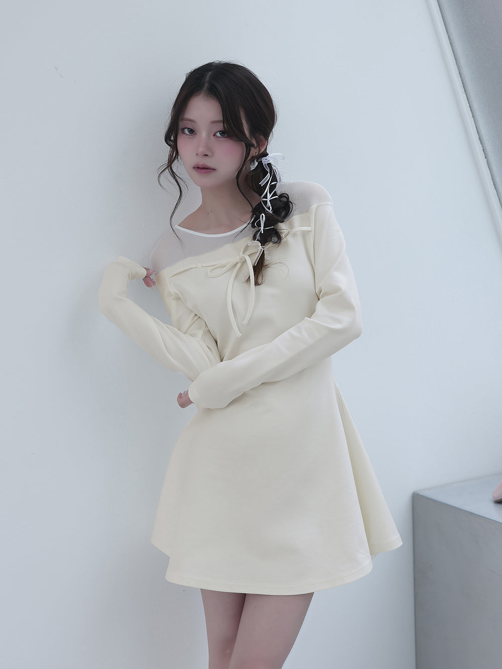 デコルテシアーカットミニワンピース - wht