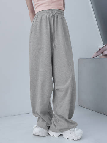 モデル：160cm（着用サイズ：FREE　着用カラー：GRY）