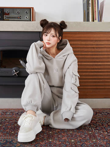 モデル：158cm（着用サイズ：FREE　着用カラー：GRY）