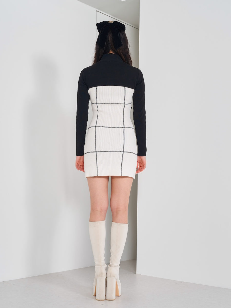 モデル：164cm（着用サイズ：FREE　着用カラー：IVO）