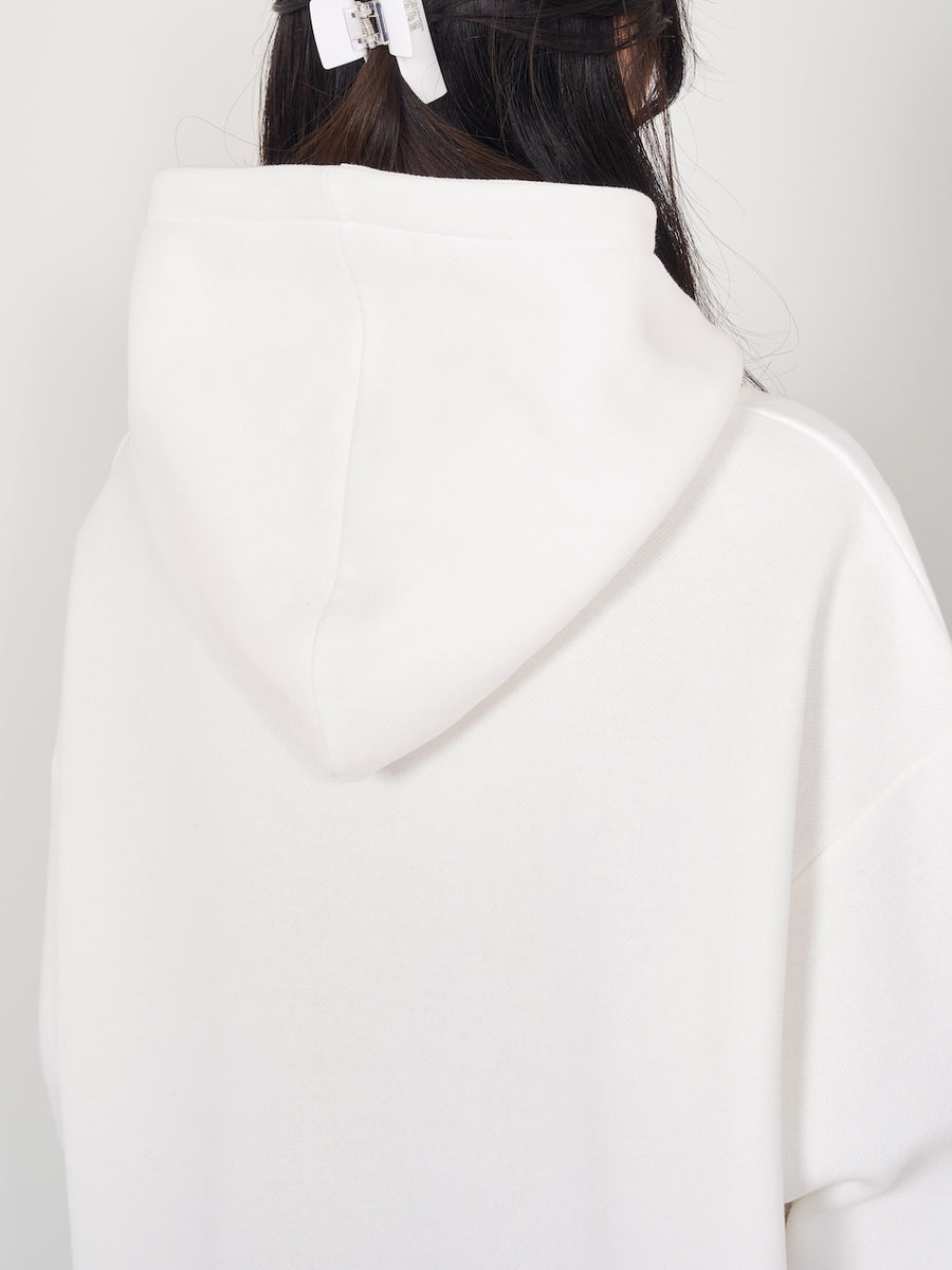 モデル：164cm（着用サイズ：FREE　着用カラー：WHT）