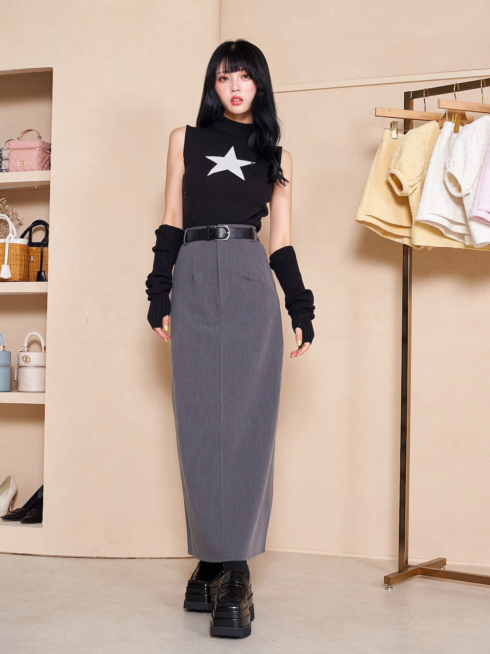 モデル：164cm（着用サイズ：FREE　着用カラー：BLK）
