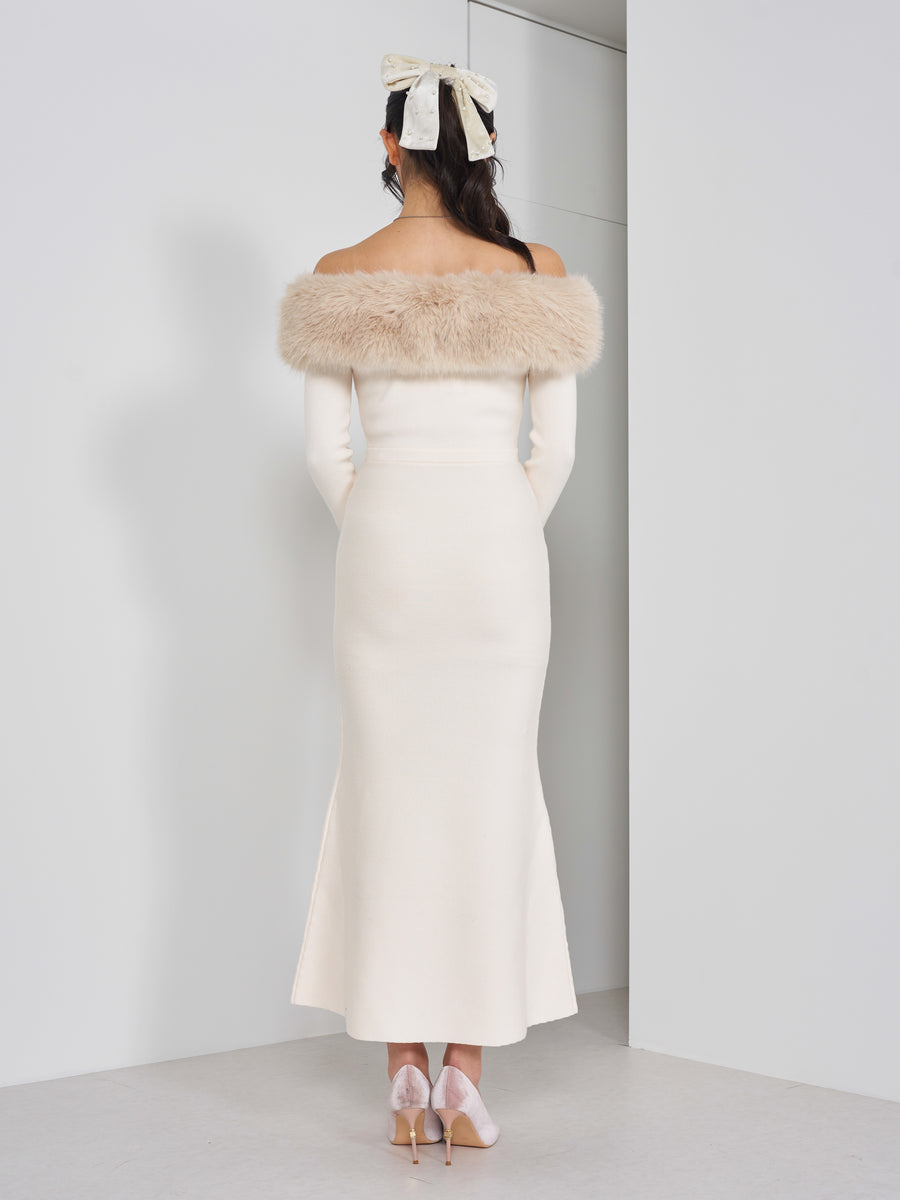 モデル：164cm（着用サイズ：FREE　着用カラー：IVO）