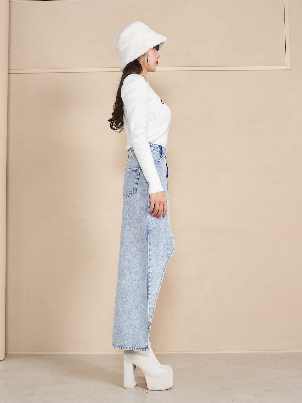 モデル：164cm（着用サイズ：S　着用カラー：BLU）