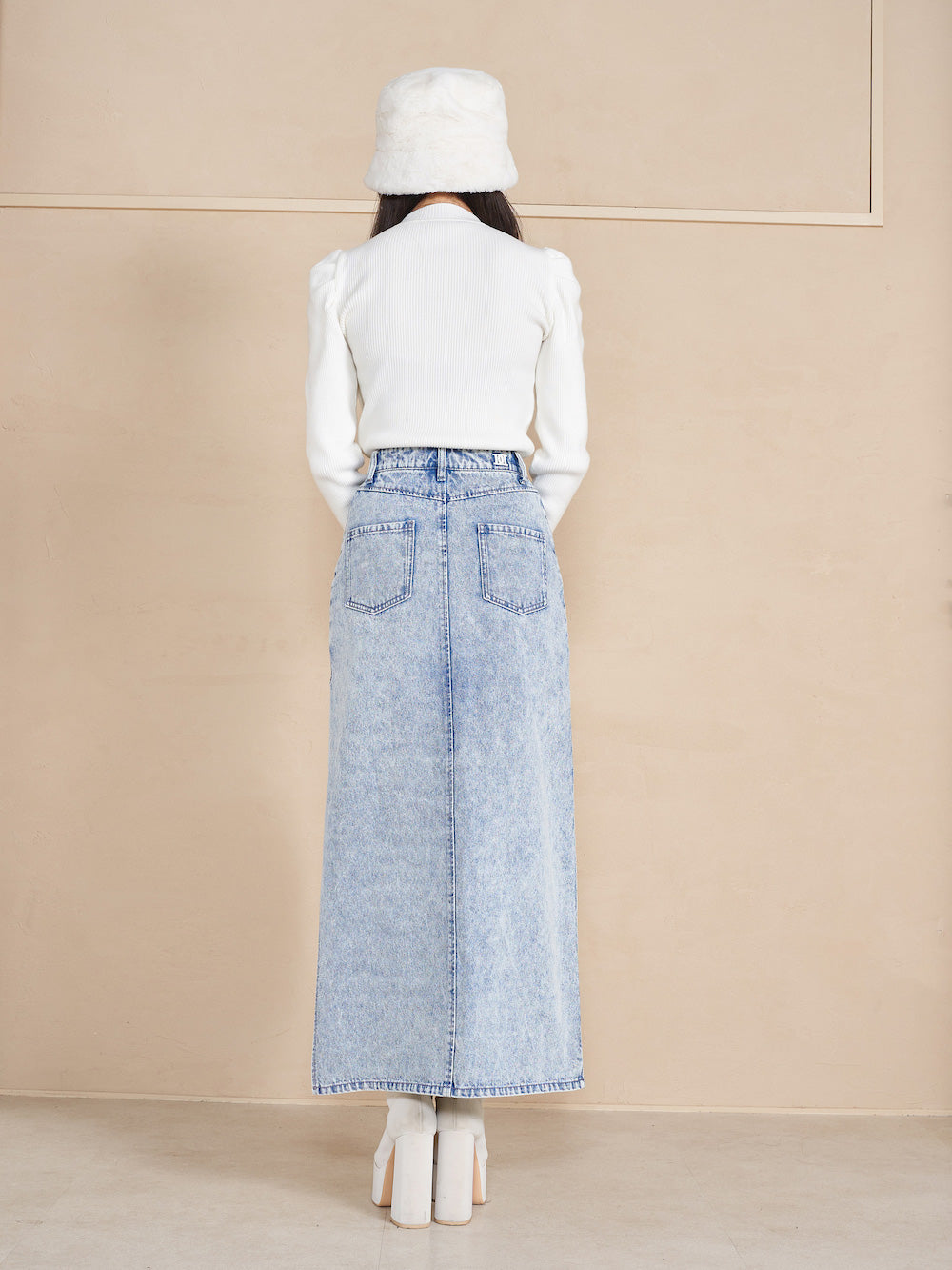 モデル：164cm（着用サイズ：S　着用カラー：BLU）