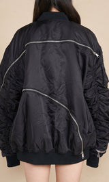 モデル：164cm（着用サイズ：FREE　着用カラー：BLK）