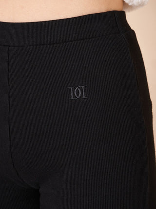 モデル：163cm（着用サイズ：FREE　着用カラー：BLK）