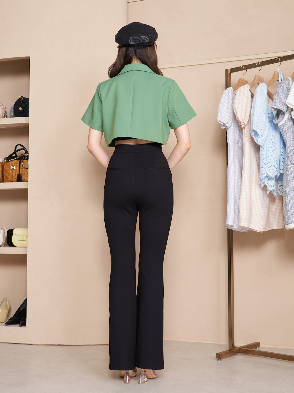 モデル：164cm（着用サイズ：S　着用カラー：BLK）