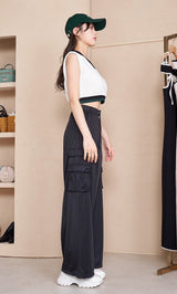 モデル：164cm（着用サイズ：FREE　着用カラー：WHT）