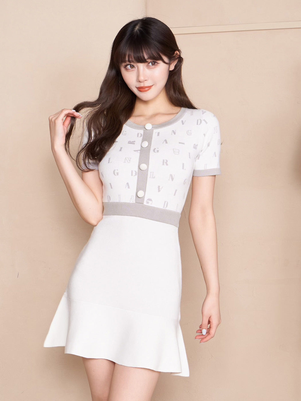 ランダムロゴフレアミニワンピース - ivo