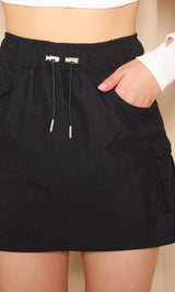 モデル：164cm（着用サイズ：FREE　着用カラー：BLK）