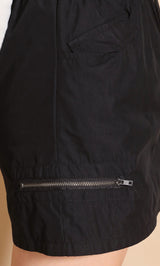 モデル：164cm（着用サイズ：FREE　着用カラー：BLK）
