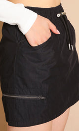 モデル：164cm（着用サイズ：FREE　着用カラー：BLK）