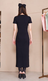 モデル：164cm（着用サイズ：FREE　着用カラー：BLK）