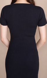 モデル：164cm（着用サイズ：FREE　着用カラー：BLK）