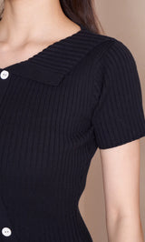 モデル：164cm（着用サイズ：FREE　着用カラー：BLK）