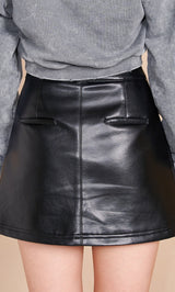 モデル：163cm（着用サイズ：S　着用カラー：BLK）