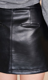 モデル：163cm（着用サイズ：S　着用カラー：BLK）