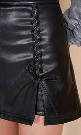 モデル：163cm（着用サイズ：S　着用カラー：BLK）