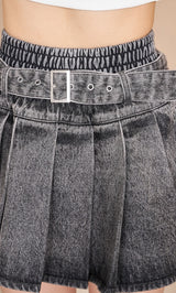 モデル：164cm（着用サイズ：FREE　着用カラー：BLK）