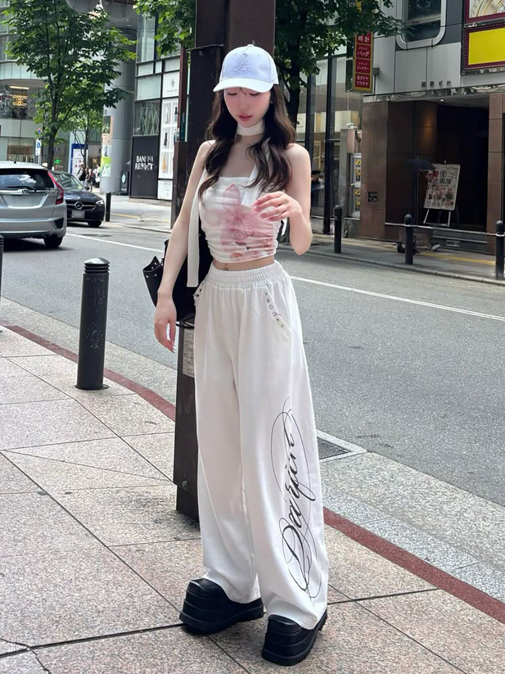 モデル：160cm（着用サイズ：FREE　着用カラー：WHT）