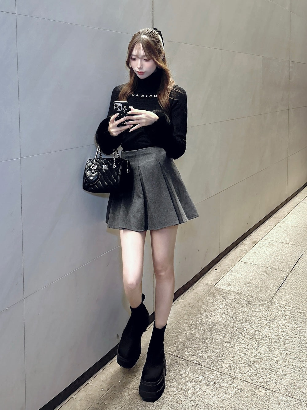 モデル：165cm（着用サイズ：FREE　着用カラー：BLK）