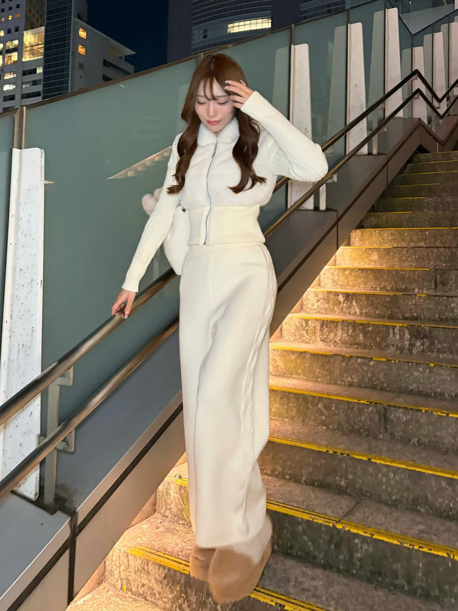 モデル：165cm（着用サイズ：FREE　着用カラー：WHT）